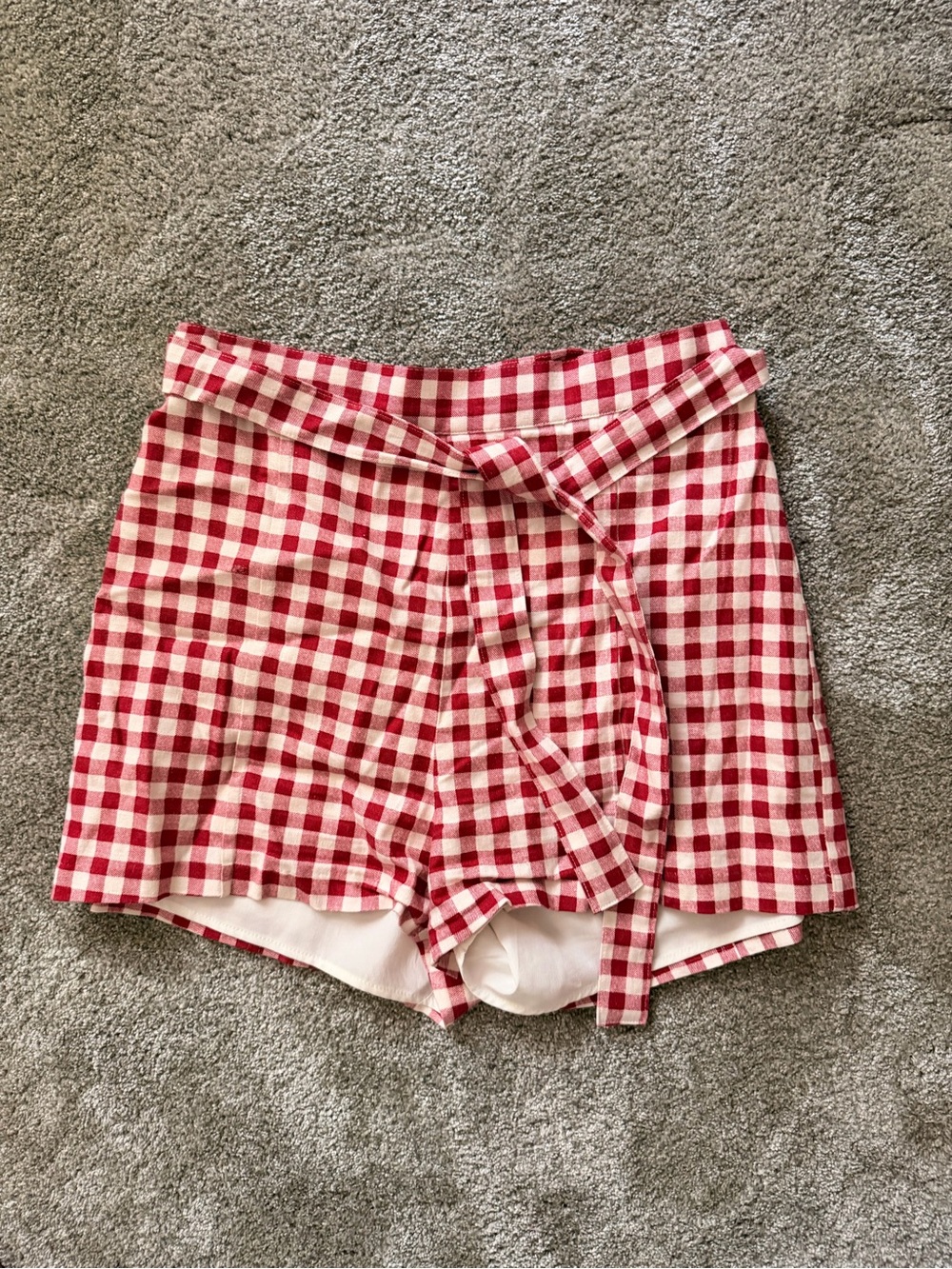 WAYF Red & White Gingham Tie Waist Short Women’s Medium
